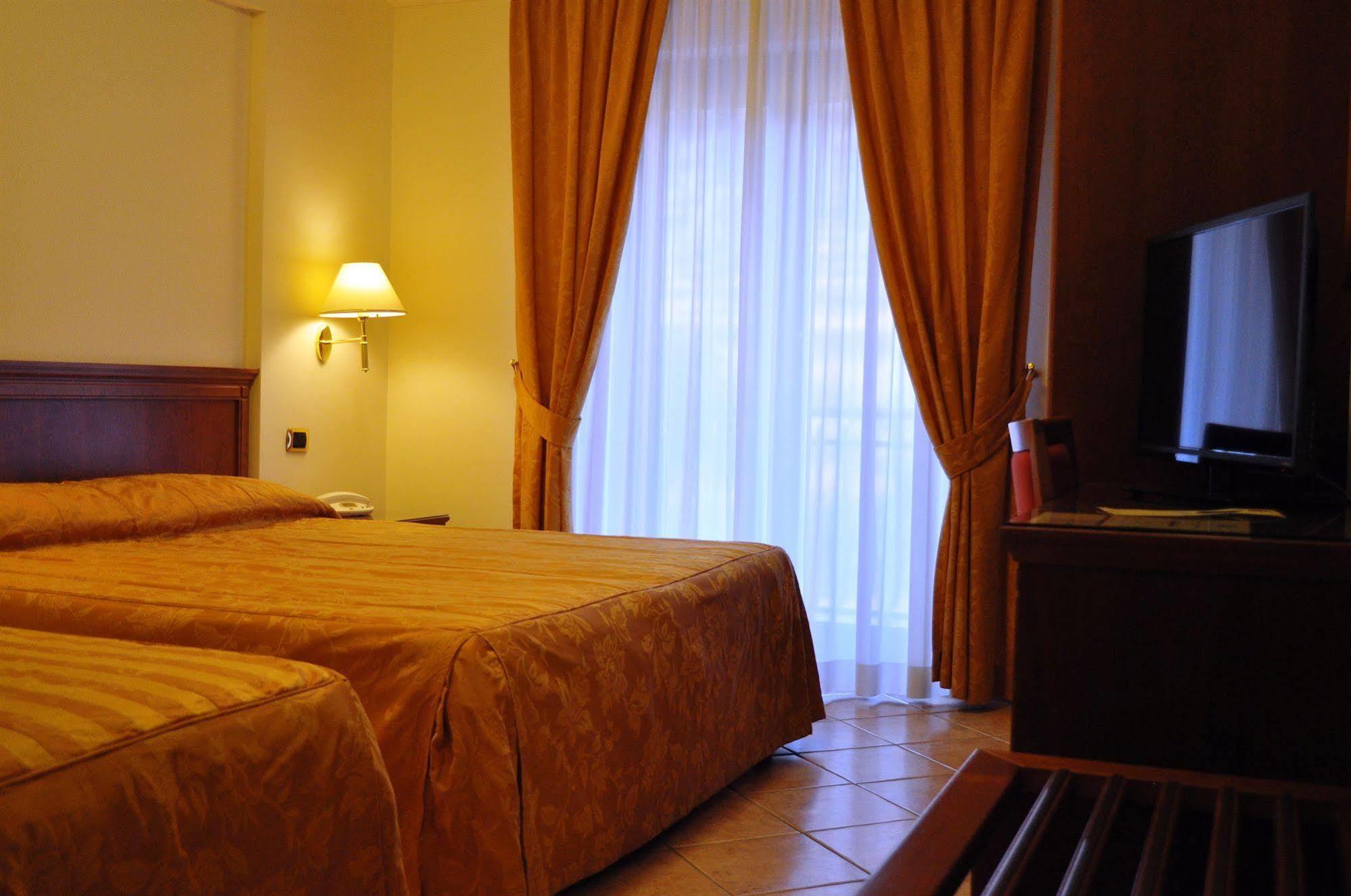 Hotel Ristorante Rossemi سان جيوفاني روتوندو المظهر الخارجي الصورة